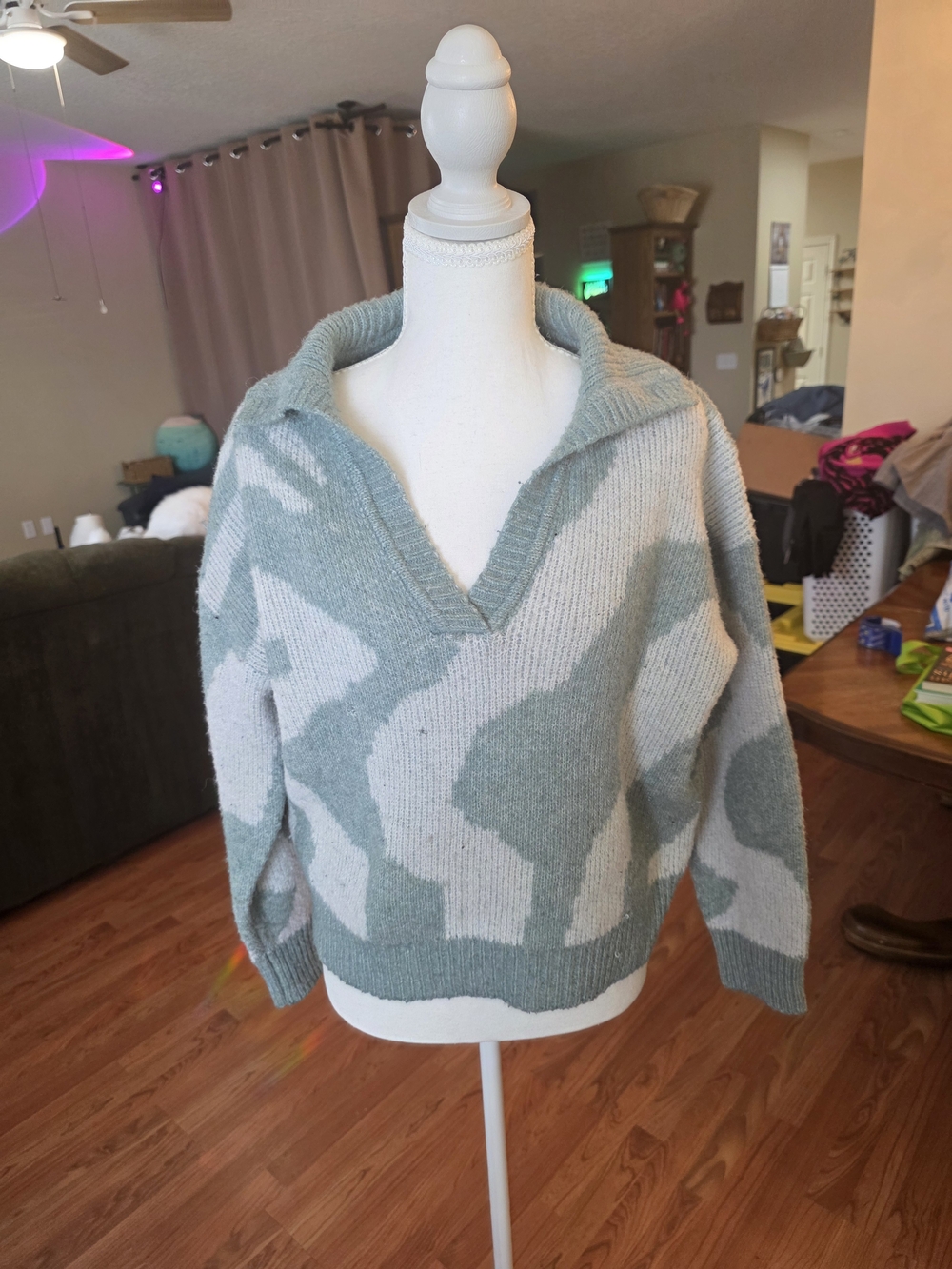 Relaxed V-Neck Patterned Sweater in Sage and Cream